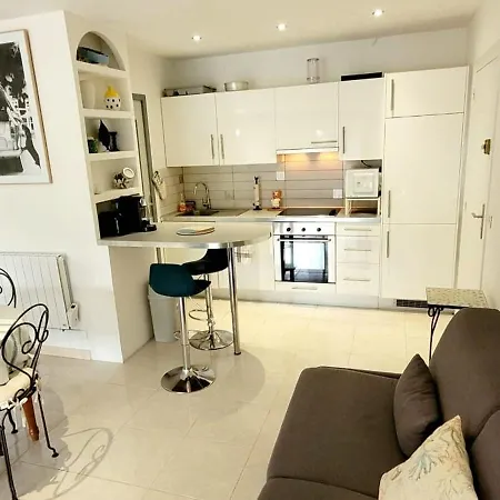 Apartman Studio With A Terrace Garden And Pool In Gassin Saint-Tropez