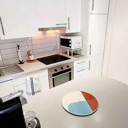 Studio With A Terrace Garden And Pool In Gassin *