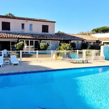 Apartment Studio With A Terrace Garden And Pool In Gassin