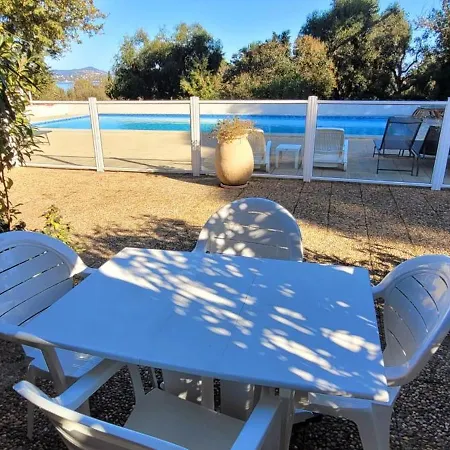 Apartment Studio With A Terrace Garden And Pool In Gassin Saint-Tropez